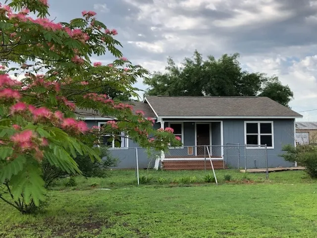 Cibolo Creek Country Cottage on over 2 acres - Image 1
