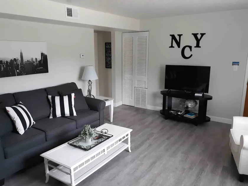 Upper East Side Apartment - Image 1