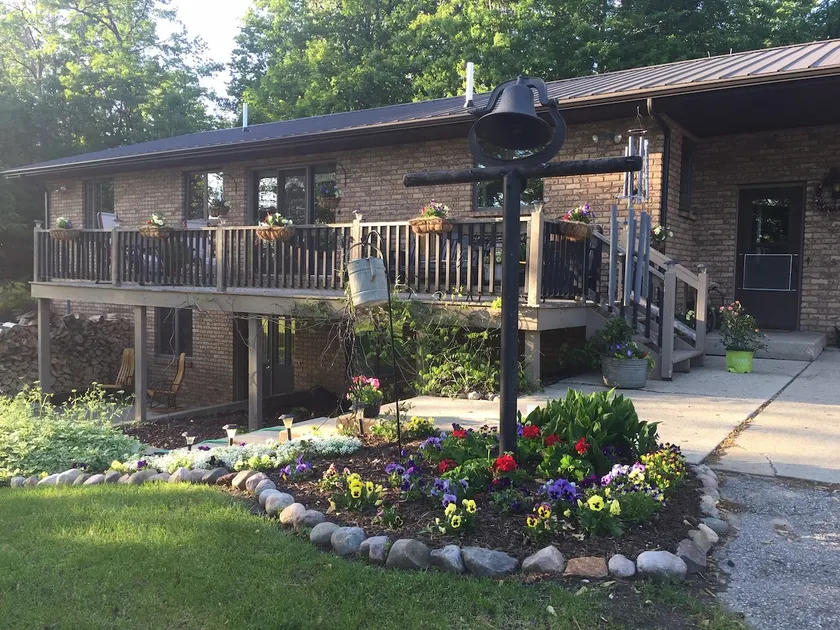 Lilac Lane Country Home - Image 1