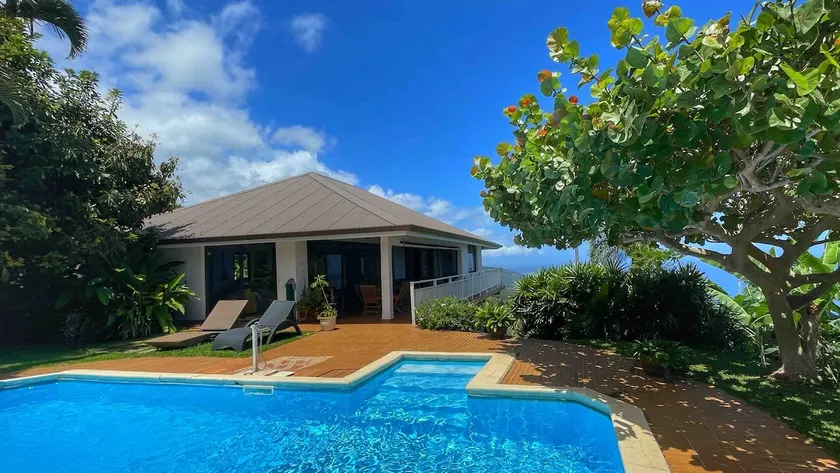 House with breathtaking views of the lagoon and Moorea - Image 1
