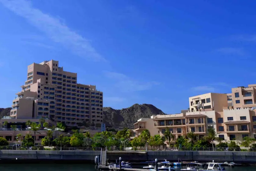 Lovely 3-BR Sea view apartment. Mina Al fajer. - Image 1