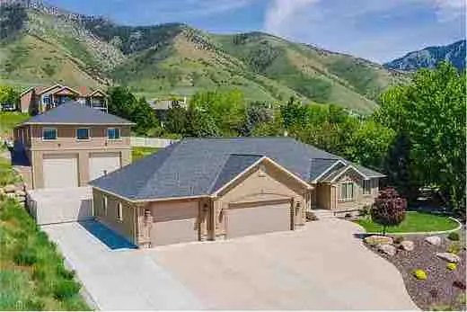 Beautiful home, fun GAME room /Hot Tub/Sleeps 22+ - Image 1