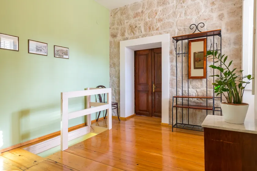 Lovely Terrace, Perfect Location: 3 Minute Walk to Old Town and Beach - Image 1