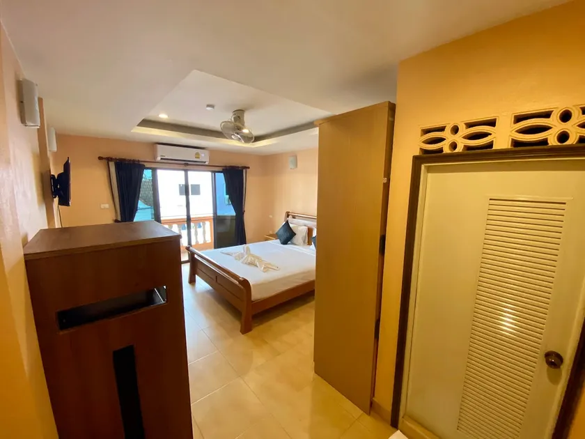 Guesthouse in heart of Patong Beach - Image 1