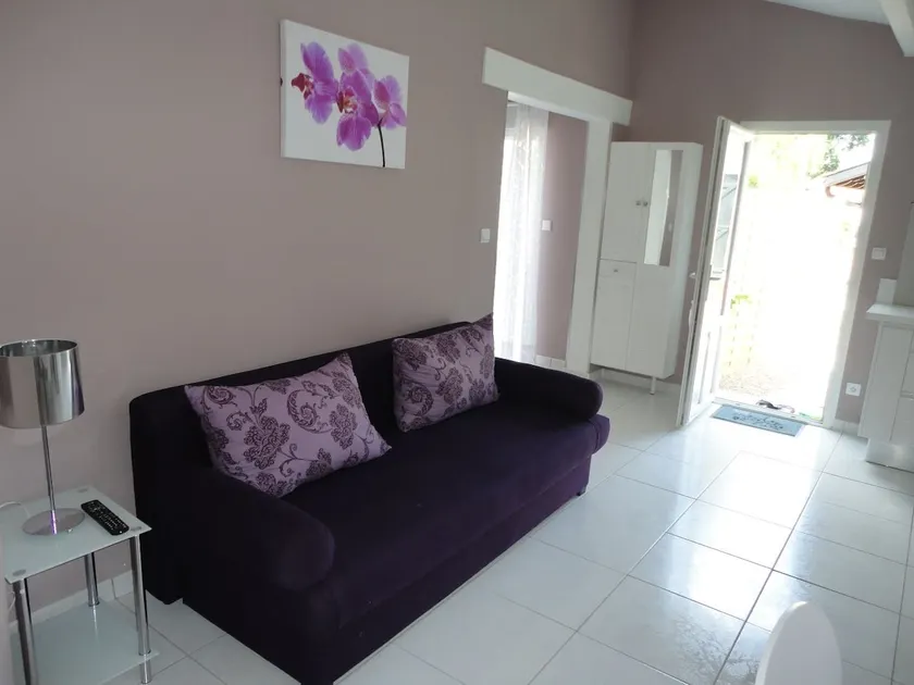 Equipped guest house, quiet near ocean. - Image 1