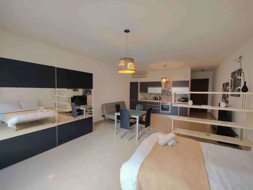 Seaview apartment Sliema - Image 1