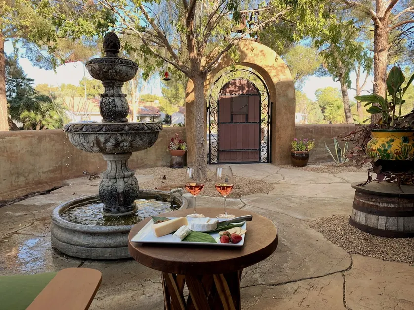 Desert Rose: Spacious, Unique, Clean, Relaxing - Image 1