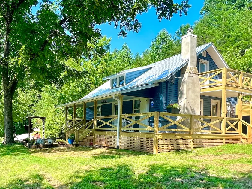 Riverside Relaxer w/Hot Tub+EV+firepit+Wifi & view - Image 1
