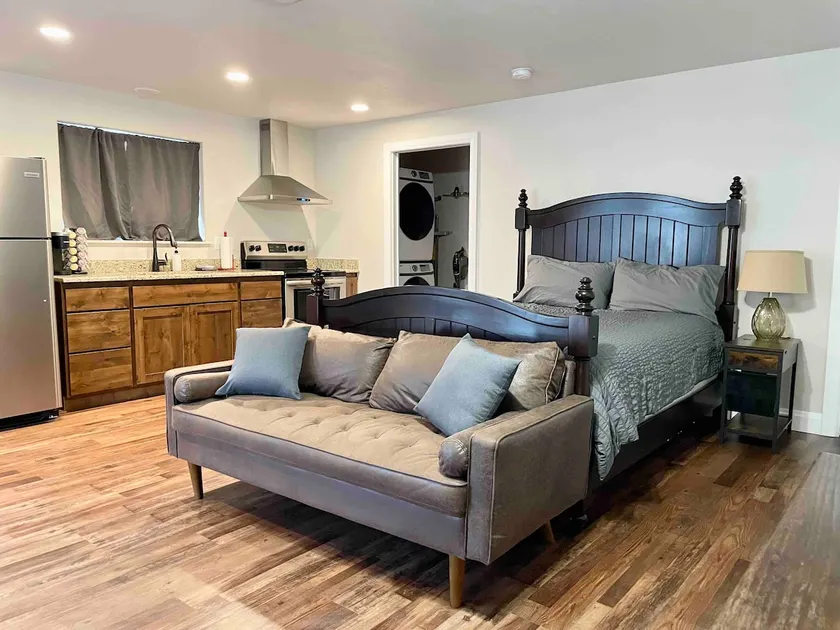Pet-Friendly Base Near National Parks! - Image 1