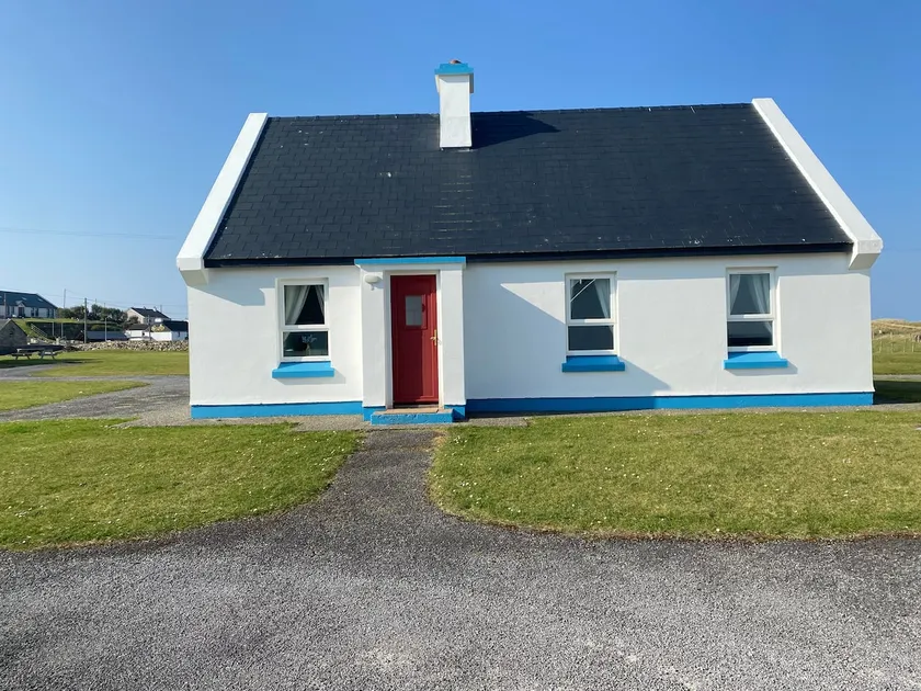 Maghery Beach Cottage Dungloe - Image 1