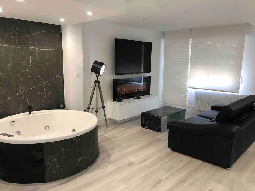 Black and White “Plaza” Suite with Jacuzzi - Image 1