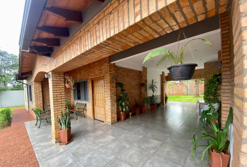 Nice and modern residence with private parking - Image 1
