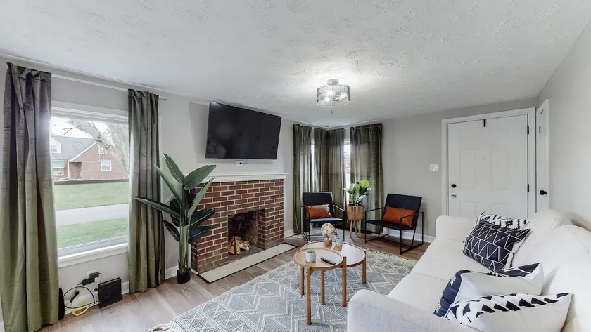 Touchdown Bungalow-Charming HOF Village Home - Image 1
