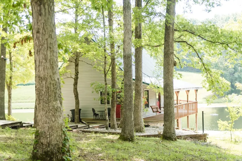 The Lake House/Cabin is a hidden gem (Sleeps 4) - Image 1