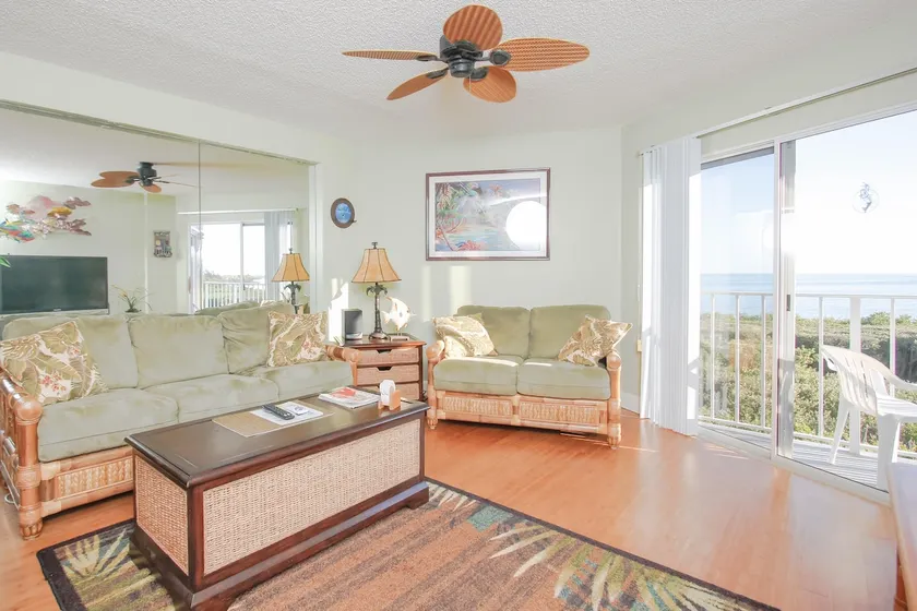 Breathtaking Oceanfront Views at Tropical Daze - Image 1