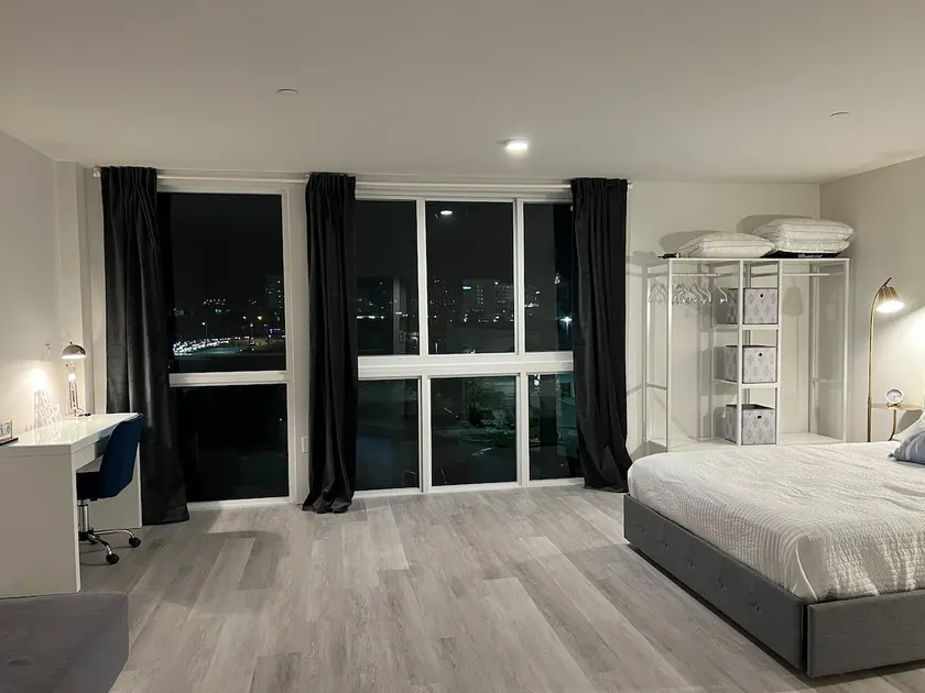 Lovely 1 bed condo with pool/wifi free parking - Image 1