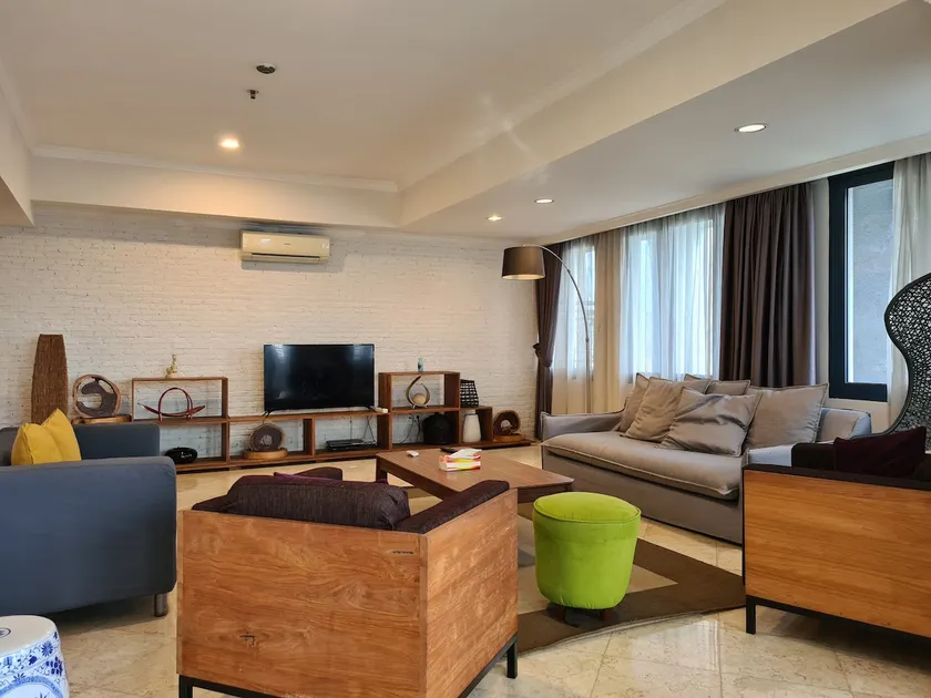 4BR COZY TROPICAL RETREAT PENTHOUSE JAKARTA - Image 1