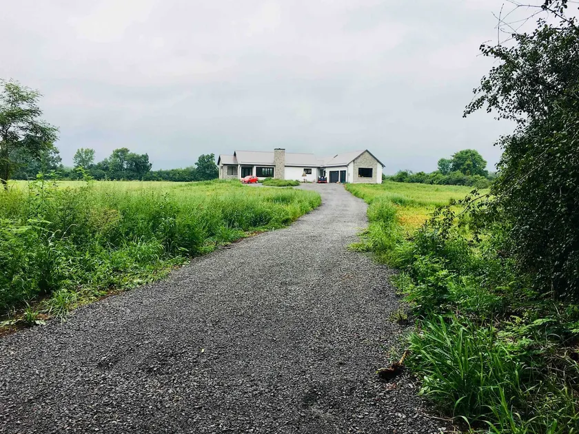 Burr Road Country Suite at the Ponzo Family Farm - Image 1