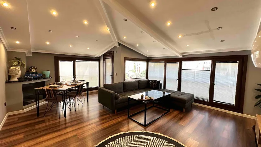 Comfortable Luxury Penthouse 5-Minute Walk to the Subway - Image 1