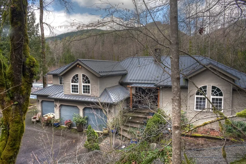 The Riverhouse on the Sandy River, Mt. Hood Oregon - Image 1
