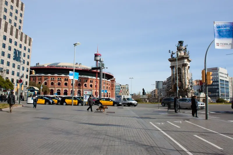 Near Plaza España, Airport, Trade shows, Train - Image 1