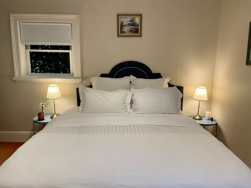 Garden King Suite - Image 1