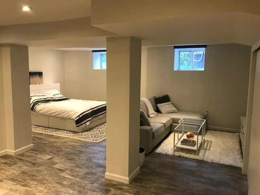 Modern, cozy studio apartment with wash and dry! - Image 1