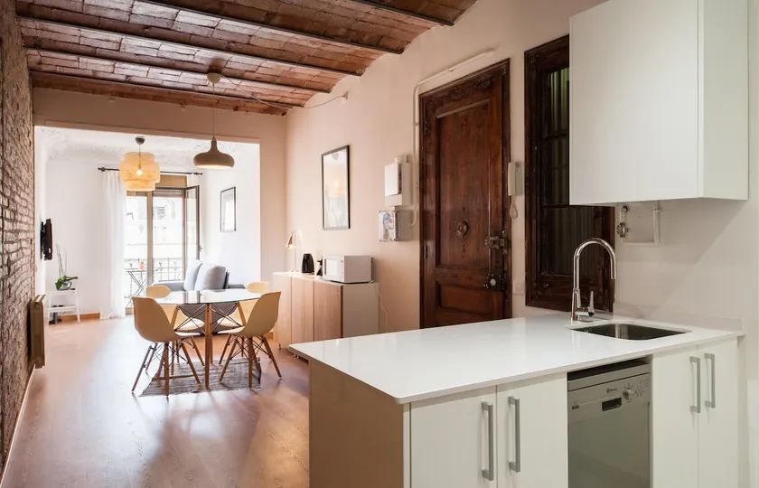 Modern and stylish apartment in Poble Sec - Image 1