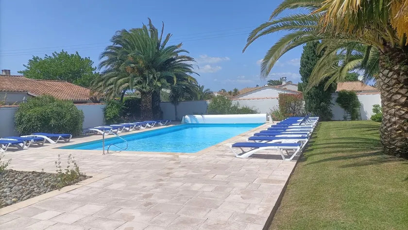 Warm house with heated pool - Image 1