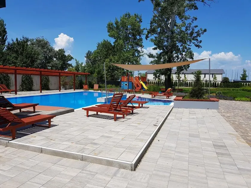 Admiral Green Apartman, vízpart 50 m, medencével - Image 1