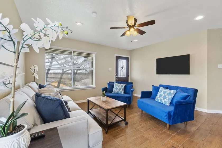 ★Downtown walking distance to night life!!★ - Image 1