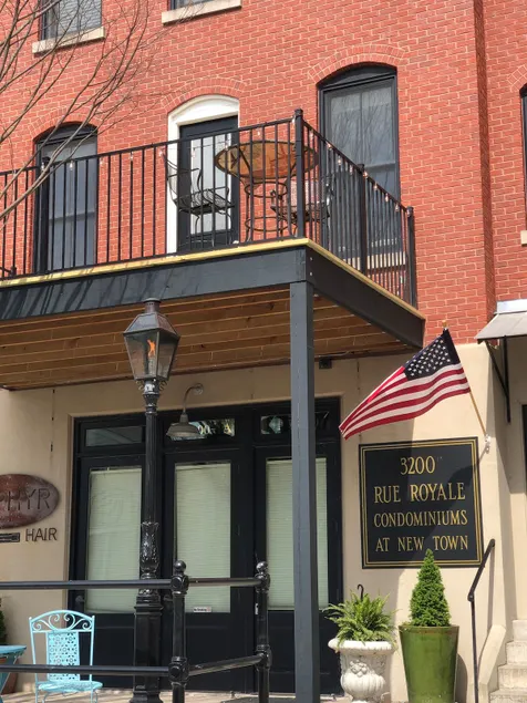 Beautiful Condo in New Town St. Charles - Image 1