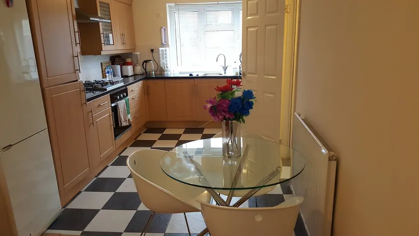 1 bed flat in Manchester near city centre - Image 1