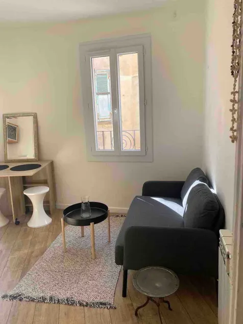 Bright apartment in the heart of Hyères - Image 1