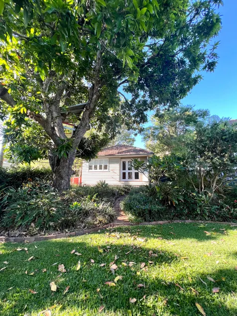 Your own garden cottage, handy to everything - Image 1