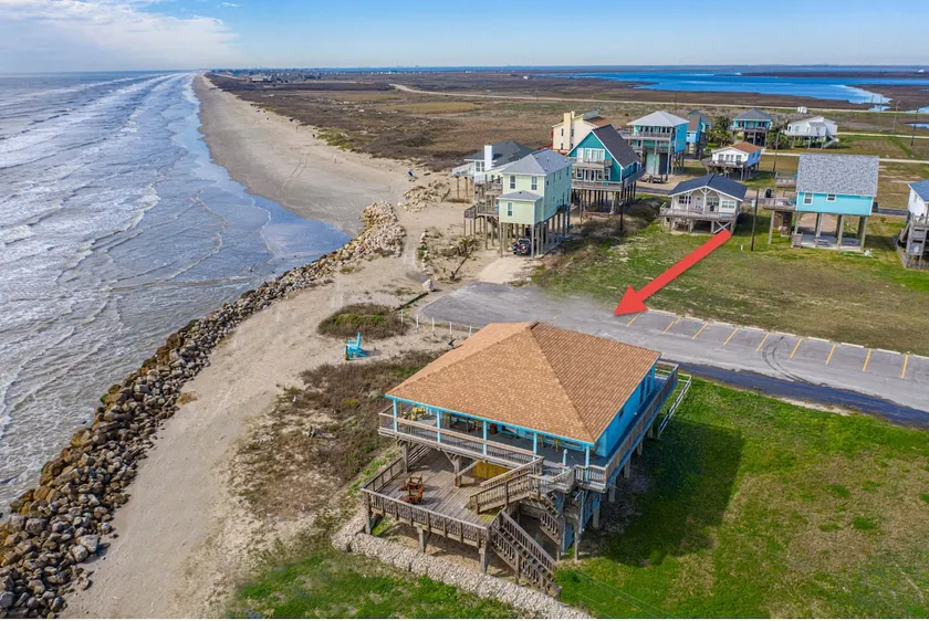 Just Beachy at the Pass- Beachfront property - Image 1