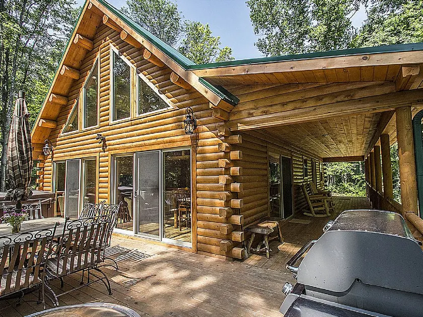 Mia's Cabin* - Image 1