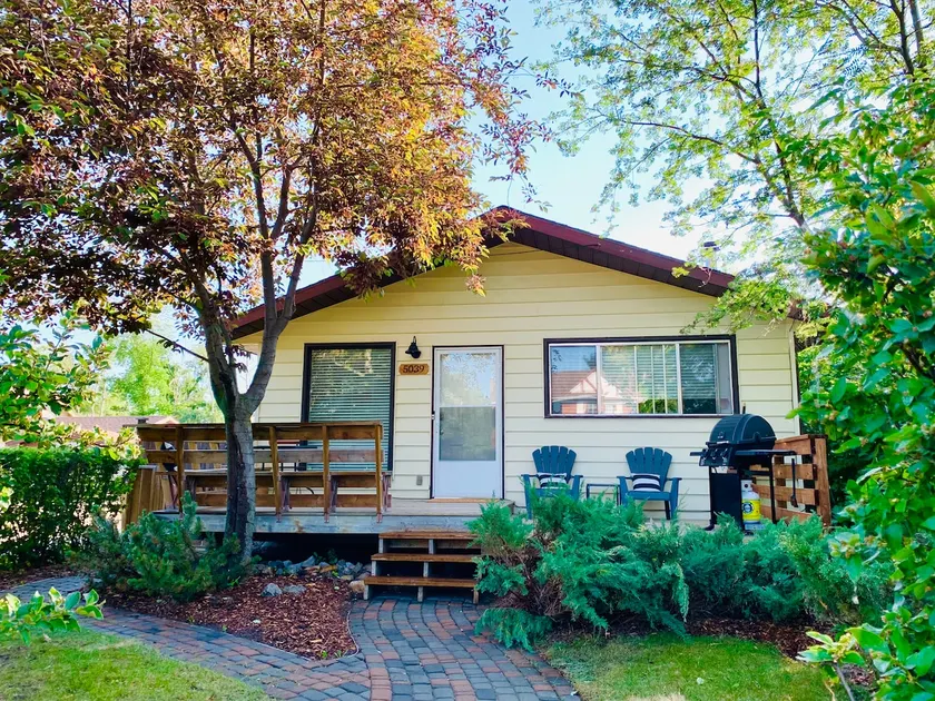 Cabin Retreat-Steps from the Beach - Image 1