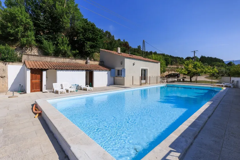 Family house in the middle of the Luberon - Image 1