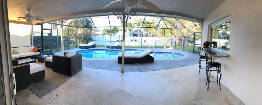 Single house with a heated pool in North Naples - Image 1