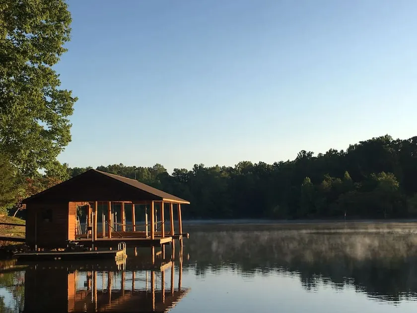 Main Channel Lots of Water. 5 log homes, Sleeps 36 - Image 1