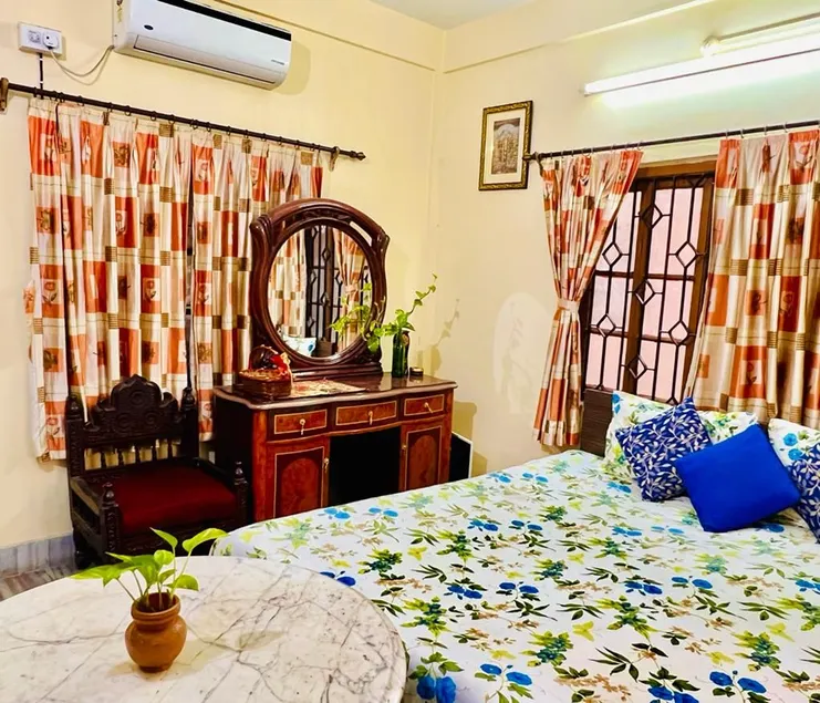 Spacious apt with Antique Furniture ,AC & Kitchen - Image 1