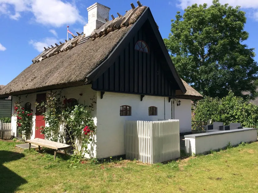 Cozy little house in the old town - Image 1