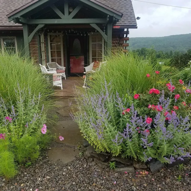 Cozy country charm close to Cornell and IC - Image 1