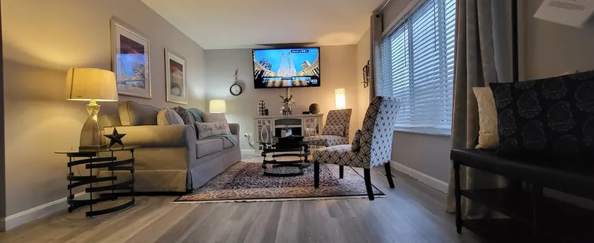 Private and peaceful ste in Westlake, Cleveland! - Image 1