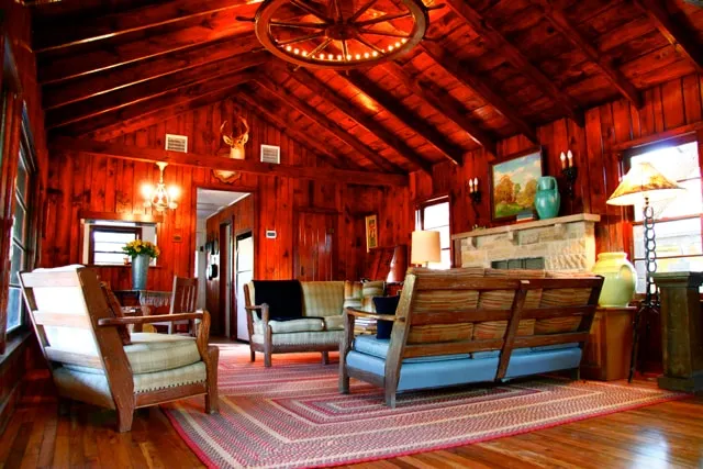 SECLUDED WESTERN RANCH HOUSE 2B 2B - Image 1