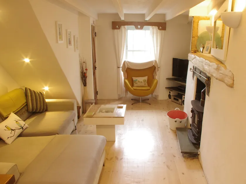 Cosy Cornish Cottage with Firepit & Parking - Image 1