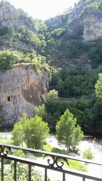 Gîte Panoramix by the river - Image 1