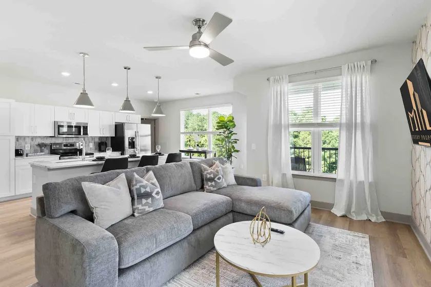 Serenity Living 5 Min From Downtown - Image 1