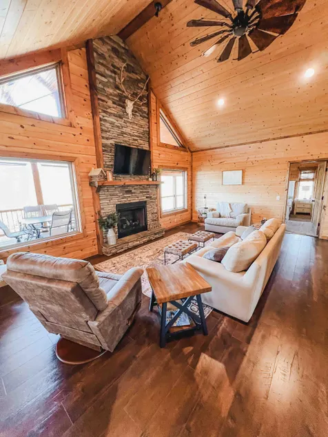Luxury Log Cabin: 5 bedroom Van Buren River Cabin - Image 1